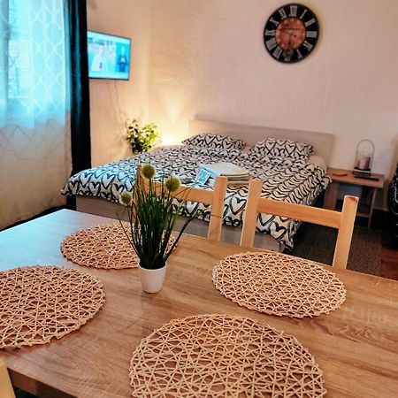 Studio Apartman Buteo Ястребарско Екстериор снимка