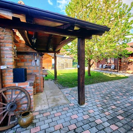 Studio Apartman Buteo Ястребарско Екстериор снимка