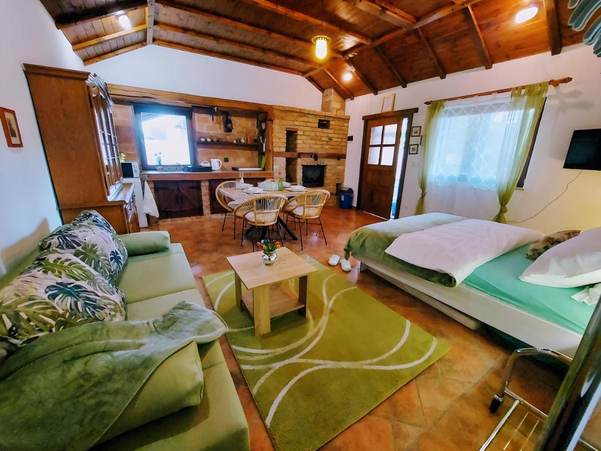 Studio Apartman Buteo Ястребарско Екстериор снимка