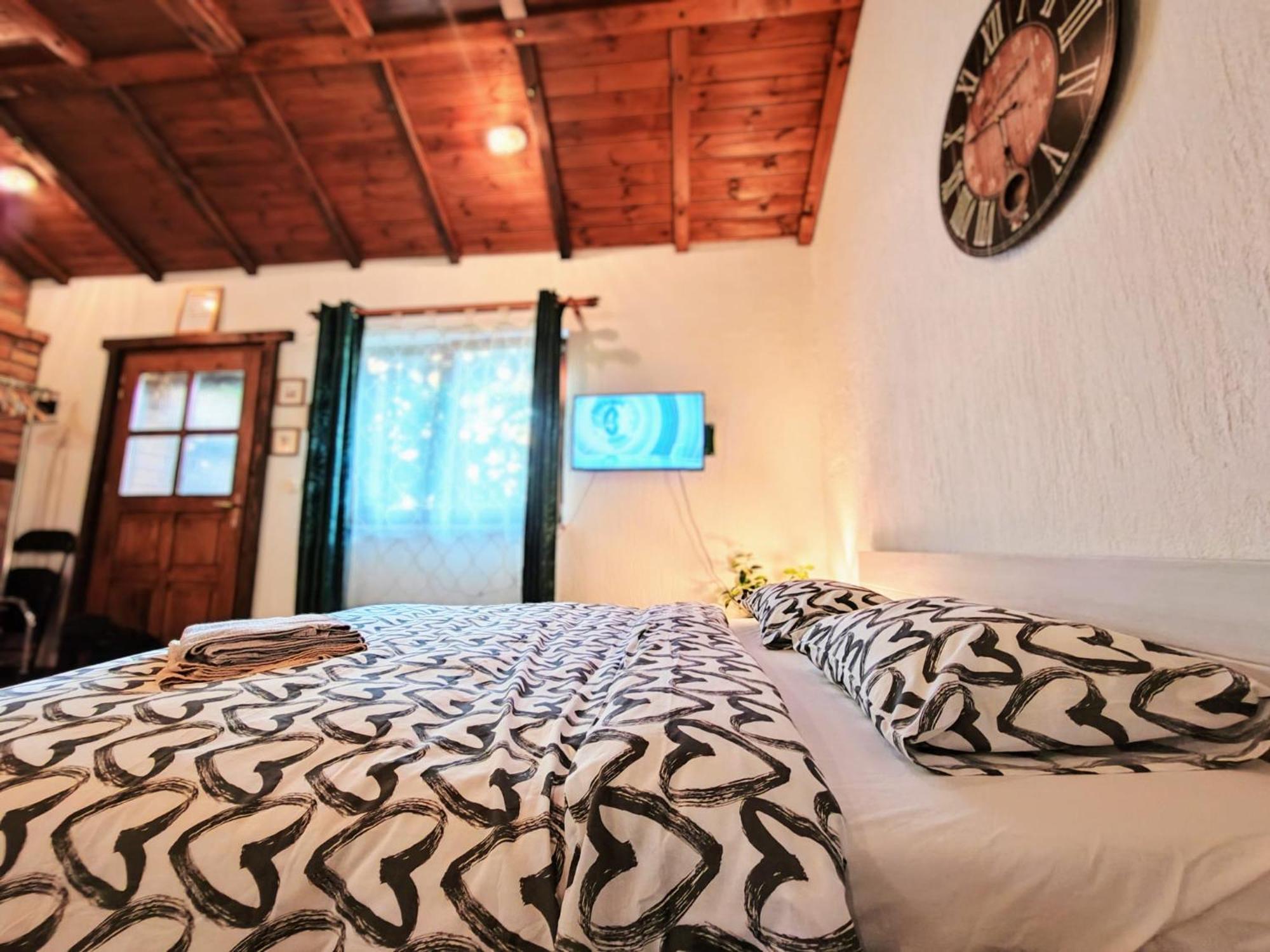 Studio Apartman Buteo Ястребарско Екстериор снимка